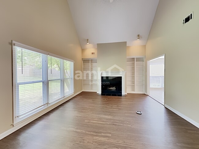 Photo - 6857 Briarfield Ln