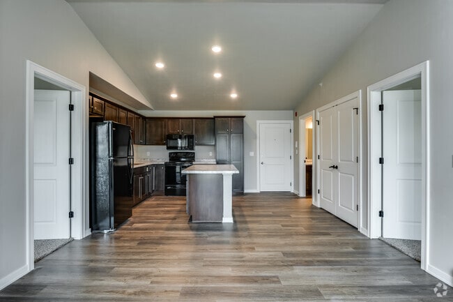 2BR, 2BA - 929SF - Kitchen