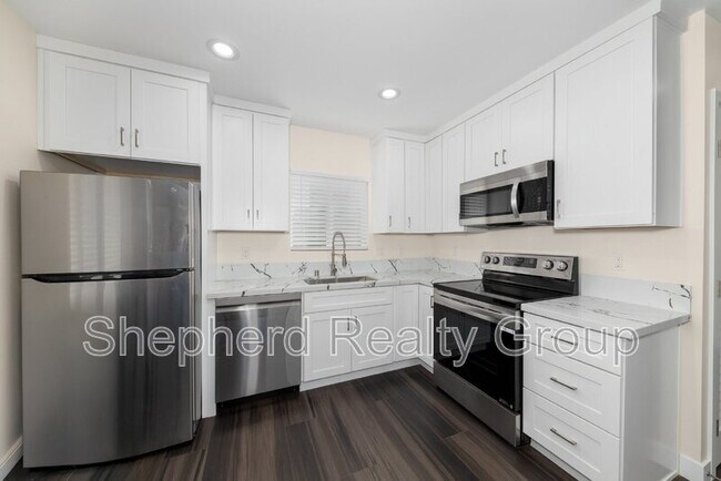 Photo - 130 N Lark Ellen Ave