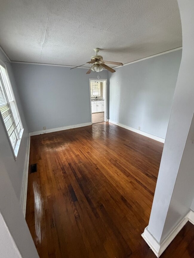 Photo - 1743 Kissingbower Rd