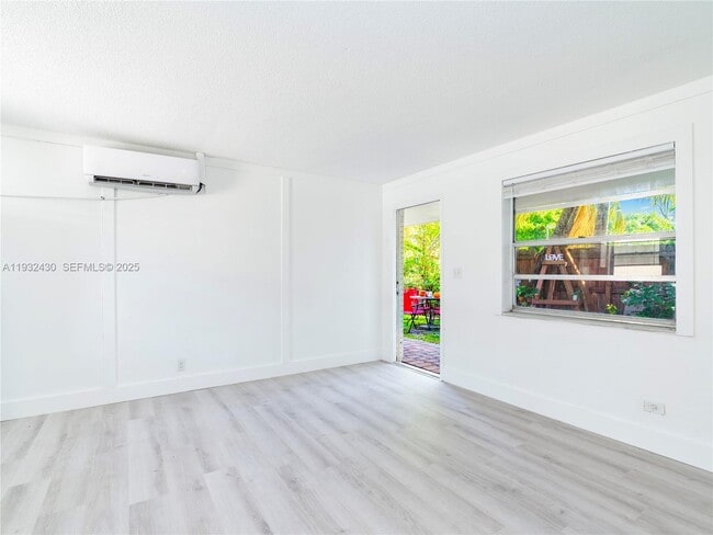 Photo - 2020 Miami Rd Unidad B