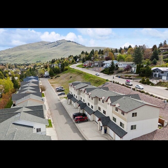 Photo - 825 Crestmont Way