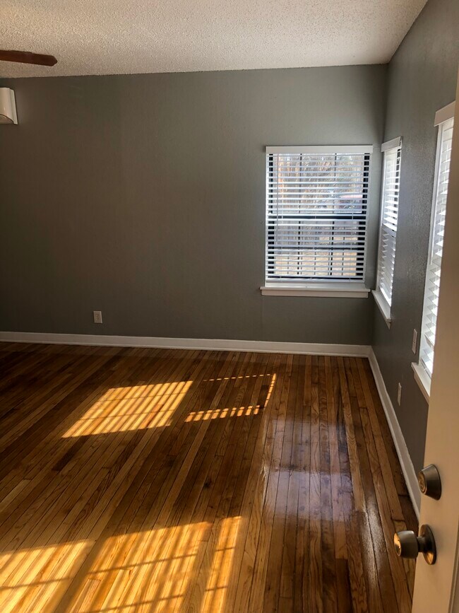 Photo - 245 E Hildebrand Ave