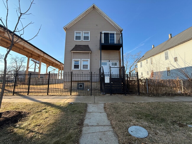 Photo - 5906 S La Salle St Unidad 1