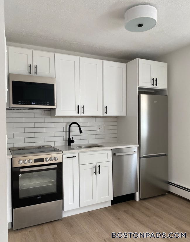 Photo - 741 E 6th St Unit 32