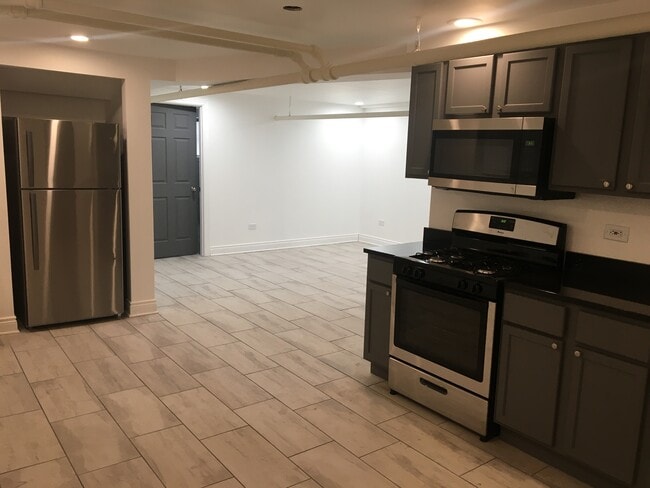 Kitchen and living area - 4327 W Drummond Plz Apartments Unit Garden