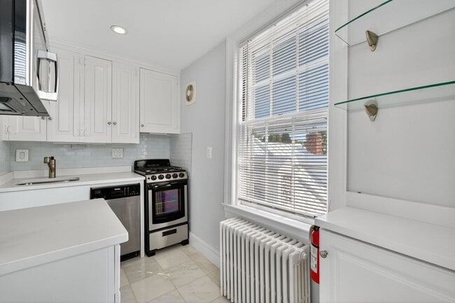 Photo - 1363 28th St NW Unidad 3