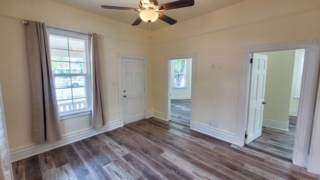 Building Photo - g7705 Unit 05