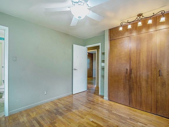 Photo - 30830 Lincoln Dr