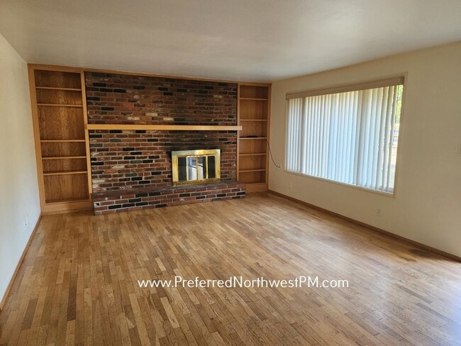 Photo - 892 Cornwall Ave