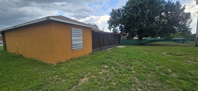 Photo - 573 Bell Blvd S