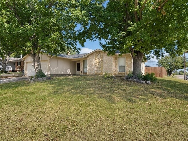 915 Lemontree Dr