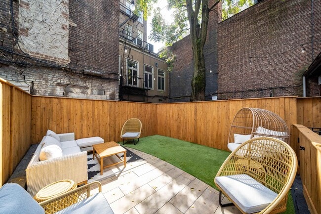 Building Photo - 235 Bloomfield St Unit 2