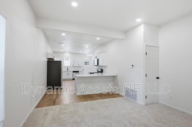 Building Photo - 542 E 23rd St