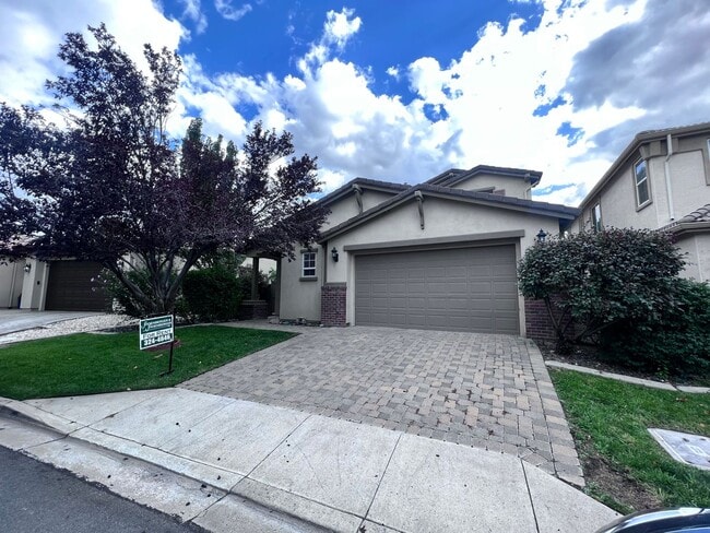 Photo - 590 Roseben Dr