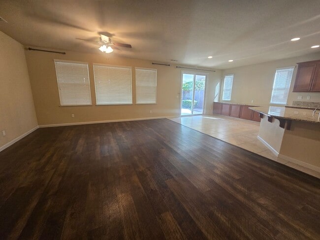 Photo - 339 Applegate Dr