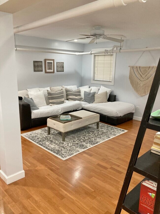 Photo - 617 W Cornelia Ave