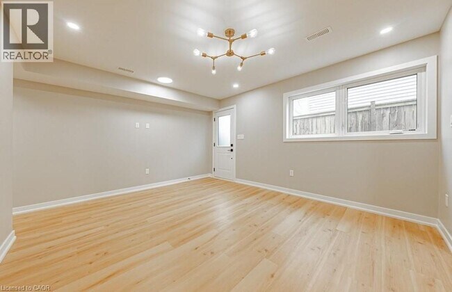 Photo - 58 E 24th St