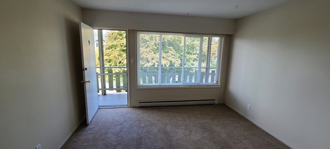 Photo - 1006 Tolmie Ave Unit 9