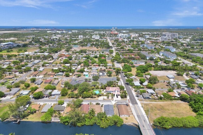 Photo - DANIA POINTE APTS