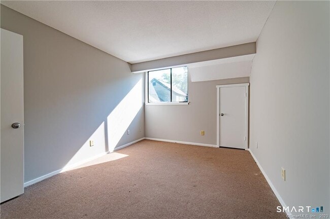 Building Photo - 140 Woodvale Dr Unit E