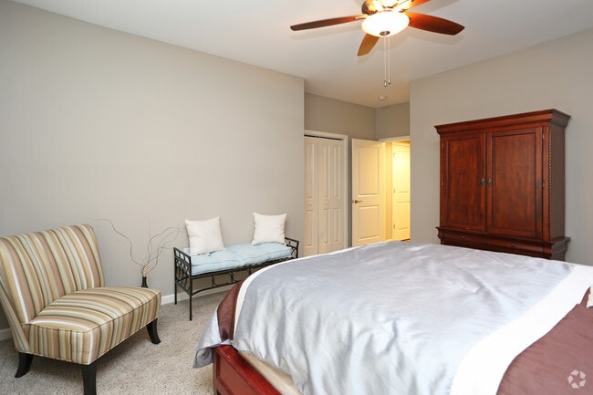 Bedroom - Sherwood Meadows Apartments & Townhomes