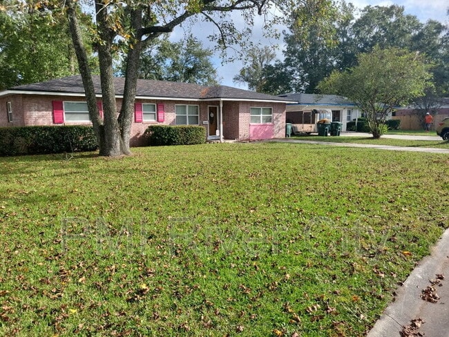 Photo - 7819 Lisa Dr E