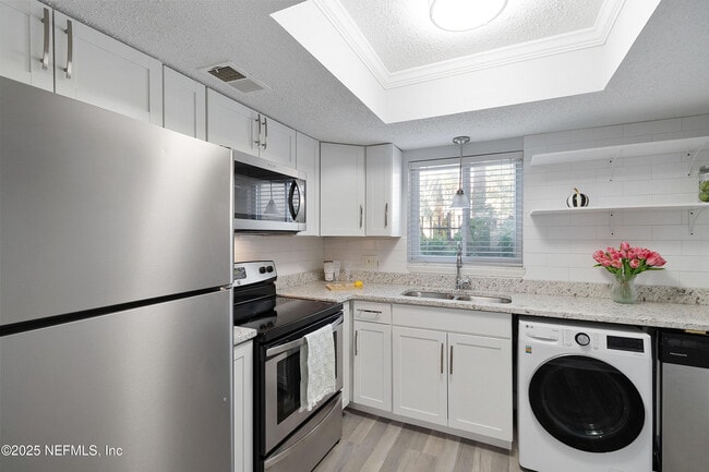 Building Photo - 6655 Bell Tower Ct Unit 7