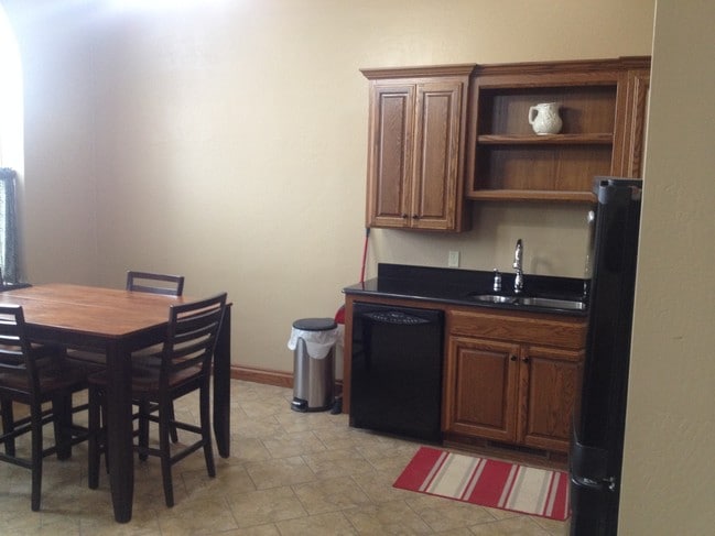 Building Photo - 104 W 7th St Unit 104 .5 Rental