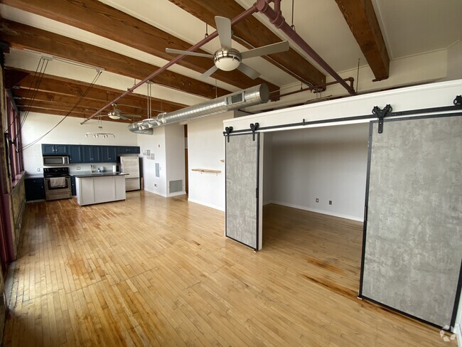 Building Photo - 215 W Maple St Unit 404 Rental