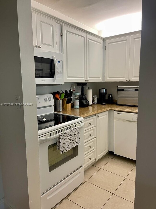 Photo - 301 Racquet Club Rd Unit 305