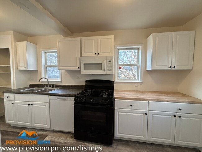 Photo - 302 3rd Ave SE