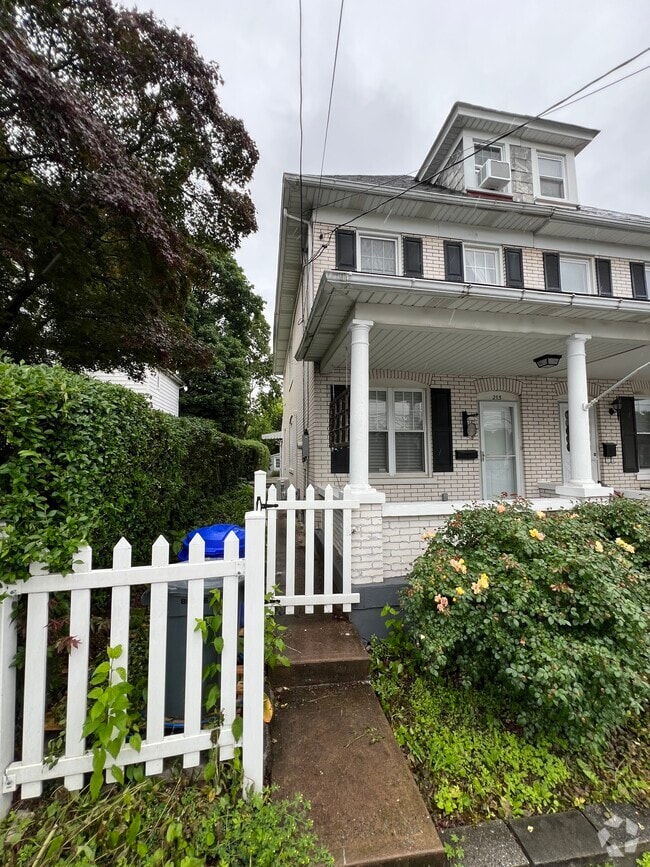 Building Photo - 213 6th St Rental