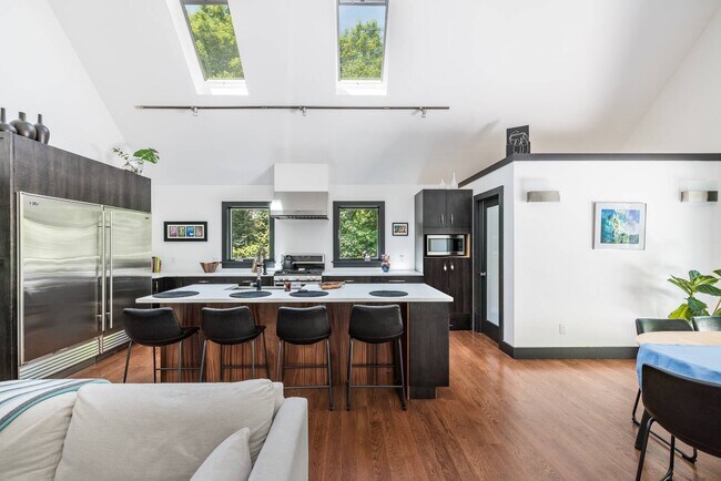 Photo - 89 Accabonac Rd