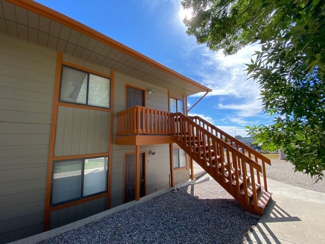 Building Photo - Top Corner, One Bedroom Apt in Bayfield Unit 10