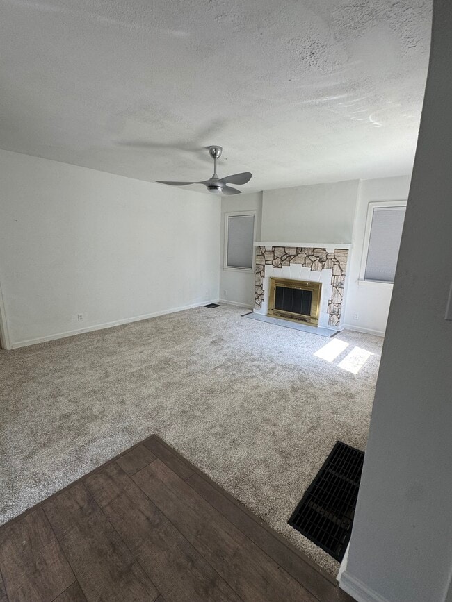 4209 Oakridge Dr