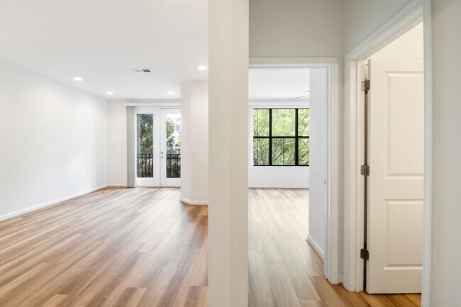 Photo - 1BR, 1Ba Condo in Walker Square