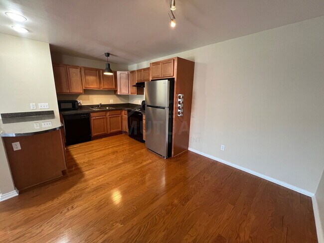 Photo - 2440 Parmenter Blvd Unit 202