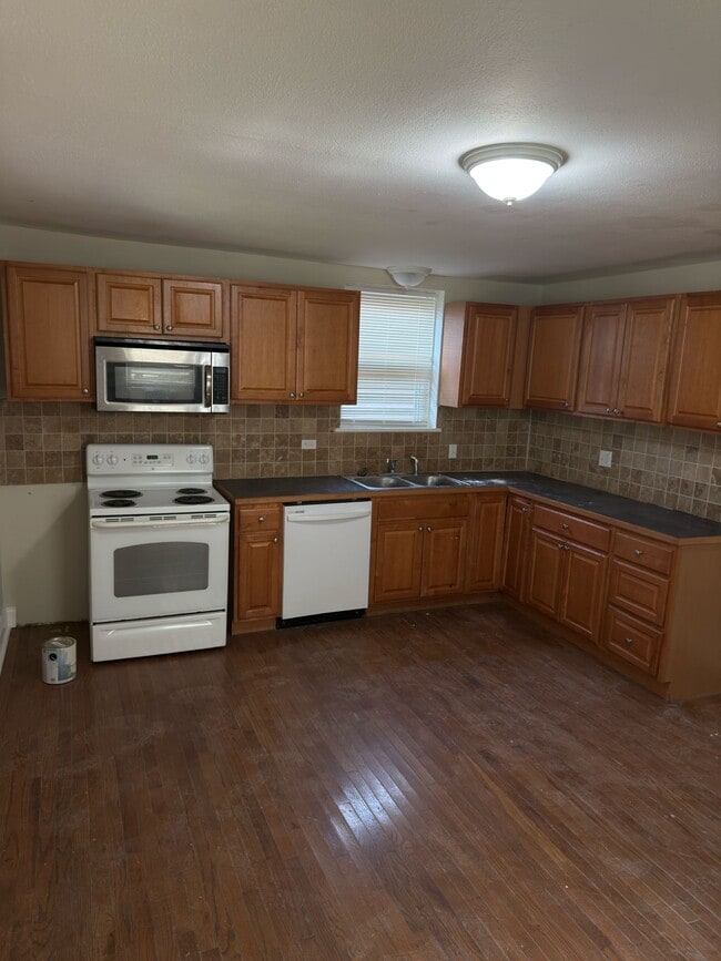 Photo - 7707 Vermont Ave