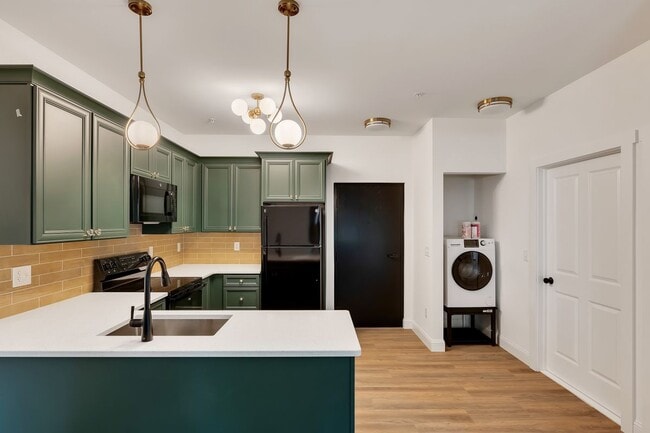 Building Photo - 36 Pawling Ave Unit 101