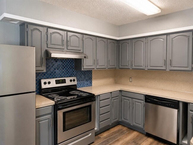 Building Photo - 2804 Catalina Dr