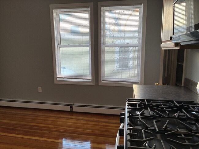 Photo - 129 S Elm St Unidad 2R