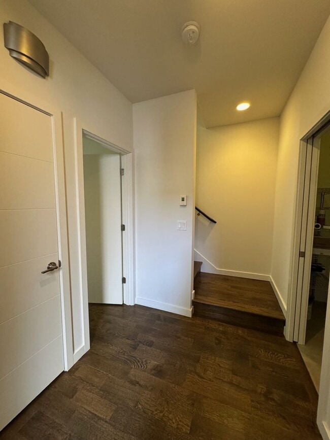 Photo - Modern 2 bed 2 bath townhome in Eastlake with panoramic view of Lake Union