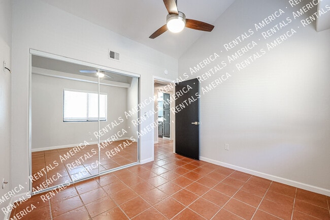 Photo - 1413 N Oak St