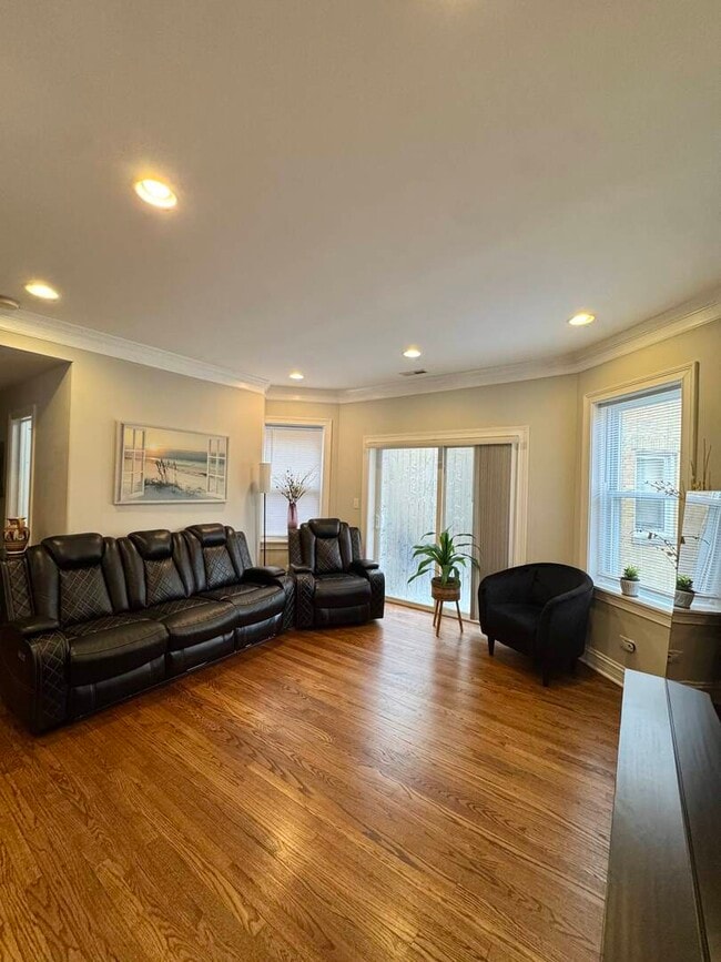 Photo - 7048 N Damen Ave Unit 2w
