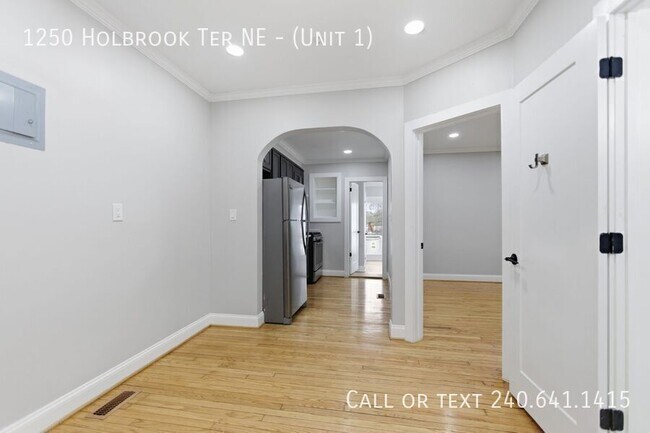 Photo - 1250 Holbrook Terrace NE Unidad ( 1)
