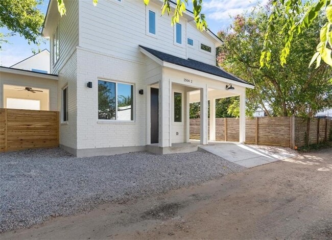 Building Photo - 2504 E 6th St Unit 2