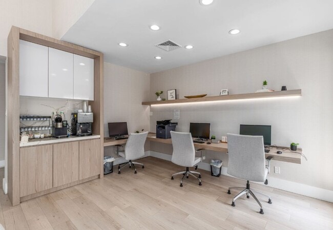 Photo - Lincoln Green