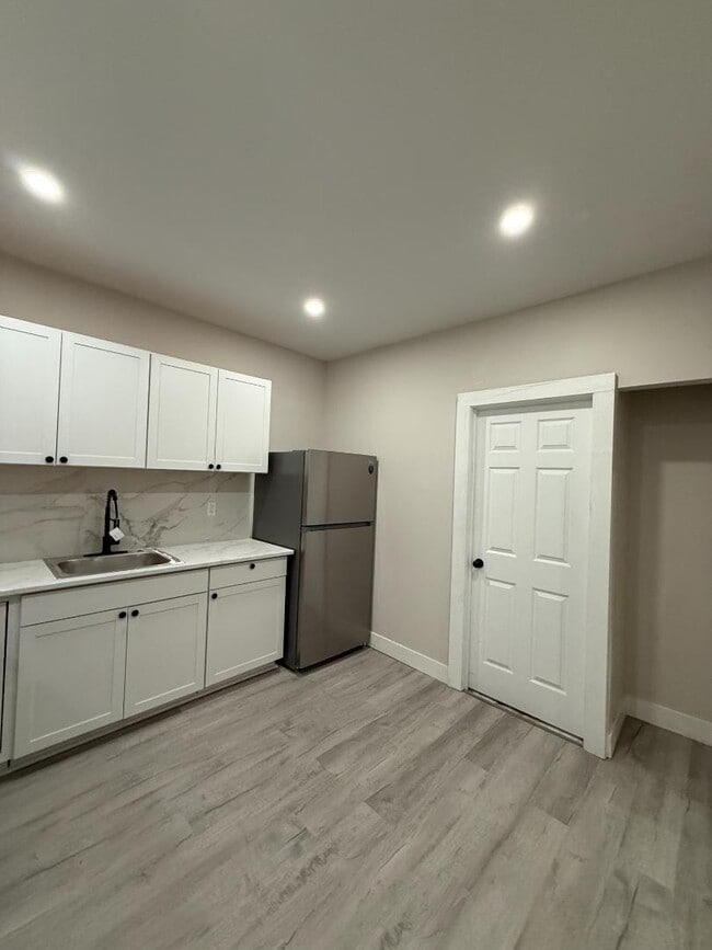 Photo - 30 Slingerland St