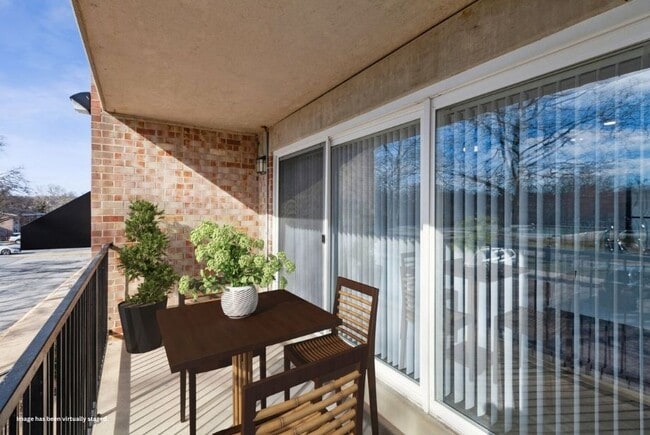 Hampton Manor Apartments & Townhomes